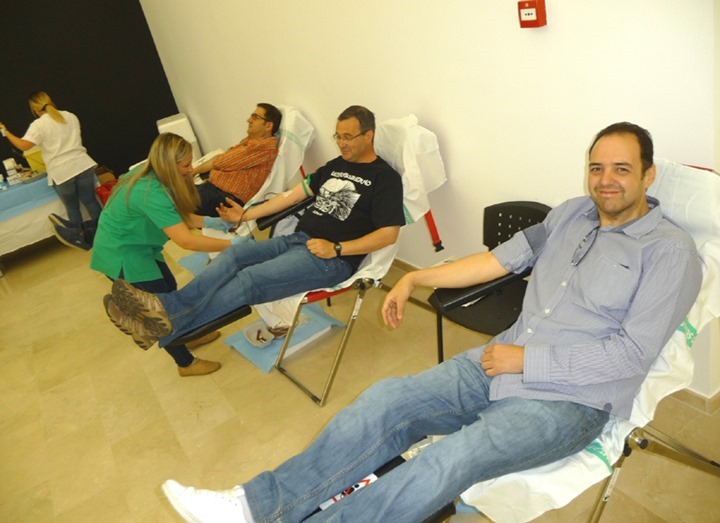 Solidaridad de los trabajadores municipales con la Hermandad de Donantes de Sangre de Puertollano