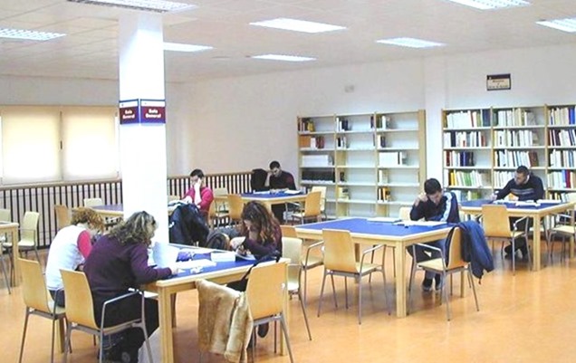 La Biblioteca de Puertollano abre en horario nocturno hasta las dos de la mañana en período de exámenes