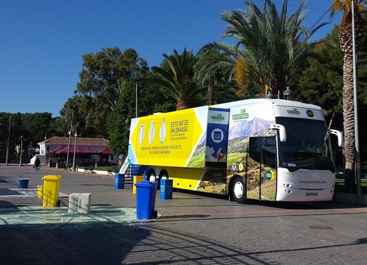 El bus Reciclaplus de Ecoembes buscará aumentar el uso del contenedor amarillo de envases ligeros en Puertollano