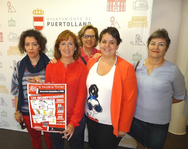 La Asociación de Esclerosis Múltiple de Puertollano recibe 500 euros de la función benéfica de las Amas de Casa