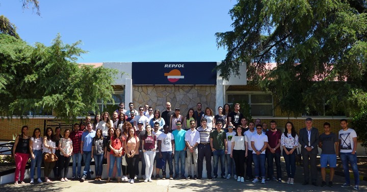 Alumnos de FP hacen sus prácticas formativas en el complejo industrial de Repsol de Puertollano