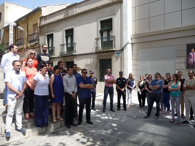 Palabras y silencio en Puertollano frente al terrorismo en Turquía