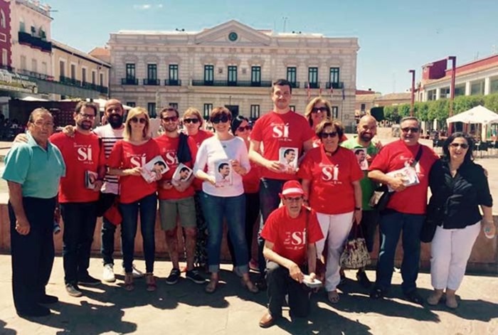 CAMPAÑA DE ZAPATILLA DEL PSOE_EN ALCAZAR (2)