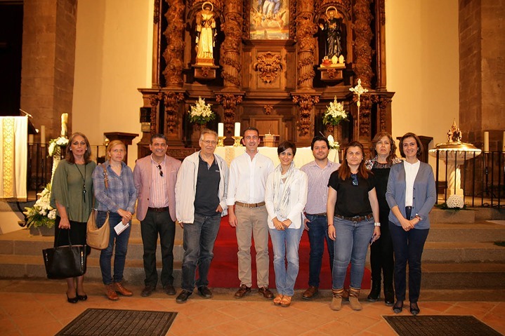 Cargos institucionales y empresarios turísticos, con miembros de Vocatio en el templo parroquial