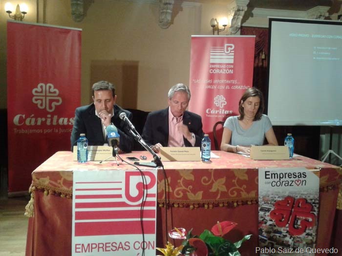 Federico Campos, Fermín Gassol y la voluntaria Conchi Aranguren en la presentación de 'Empresas con Corazón'