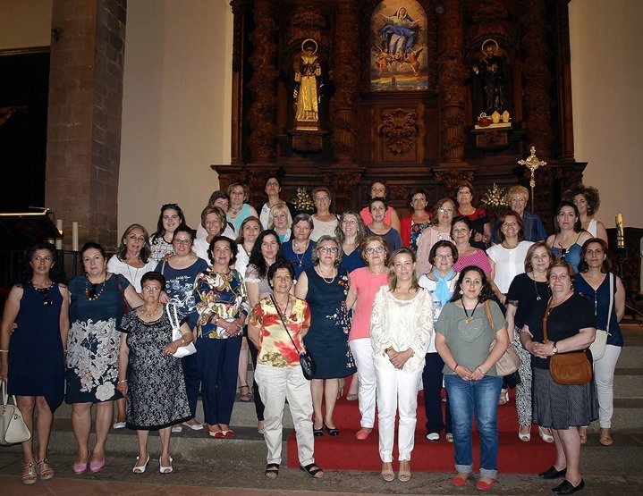 Posando ante el retablo barroco que cobra vida con el Video Mapping.