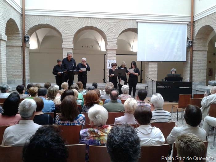 Un momento del recital del Grupo de Recitación-Musical del IES San Juan de Ávila