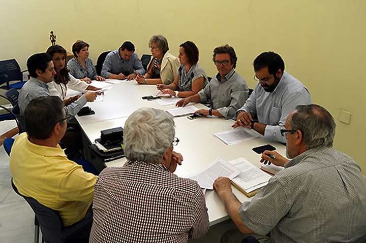 Un momento de la reunión que ha contado con la presencia de los concejales de Urbanismo, Alberto Lillo y Seguridad, David Serrano