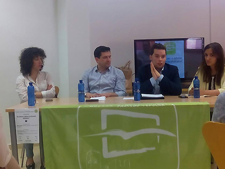 Un momento del café - tertulia organizado por Nuevas Generaciones de Bolaños de Calatrava