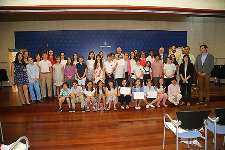 Foto de grupo de los niños de Castilla-La Mancha finalistas del concurso 