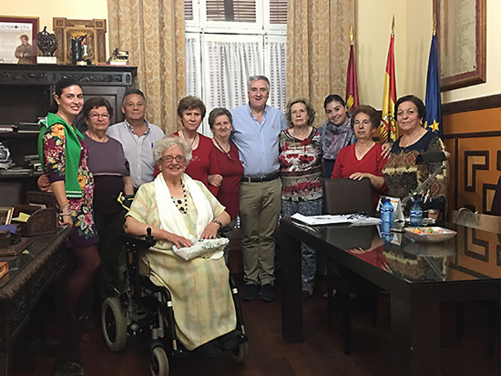 Los miembros del Consejo de Mayores fueron recibidos por el alcalde en el ayuntamiento