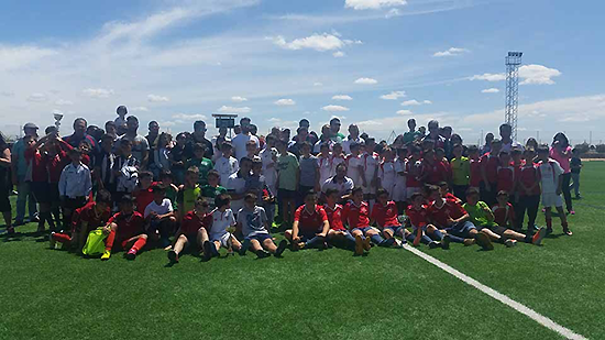 Representantes de todos los equipos participantes en el torneo asistieron a la clausura