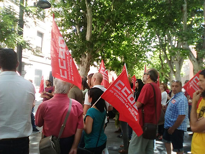 Los sindicatos se han concentrado hoy ante la subdelegación del gobierno central en Guadalajara
