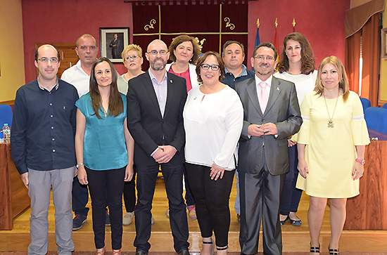 La delegada de la Junta de Comunidades de Castilla-La Mancha en Ciudad Real, Carmen Olmedo, con responsables de los ayuntamientos que han firmado el convenio