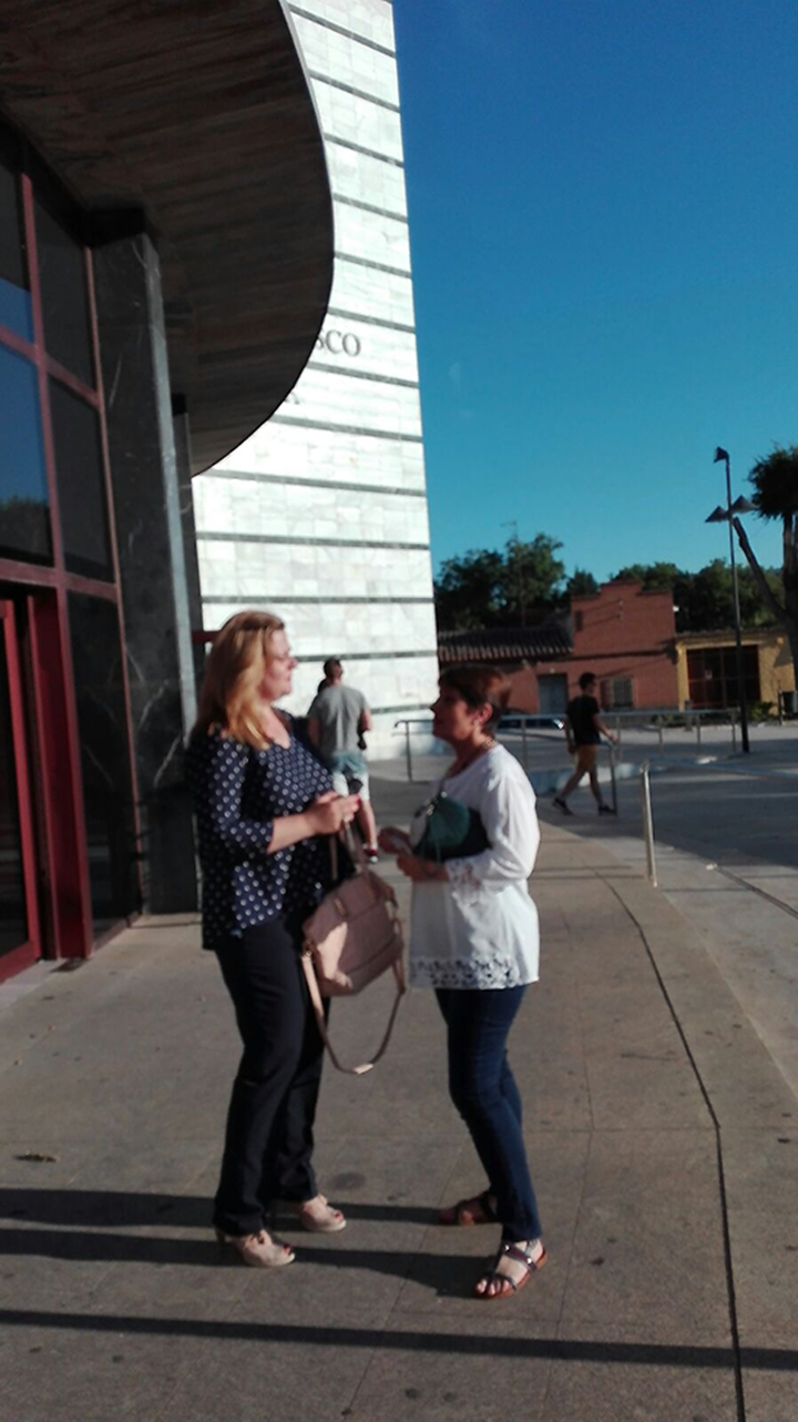 La candidata de Ciudadanos Ciudad Real, a la derecha, visito las calles de varios municipios
