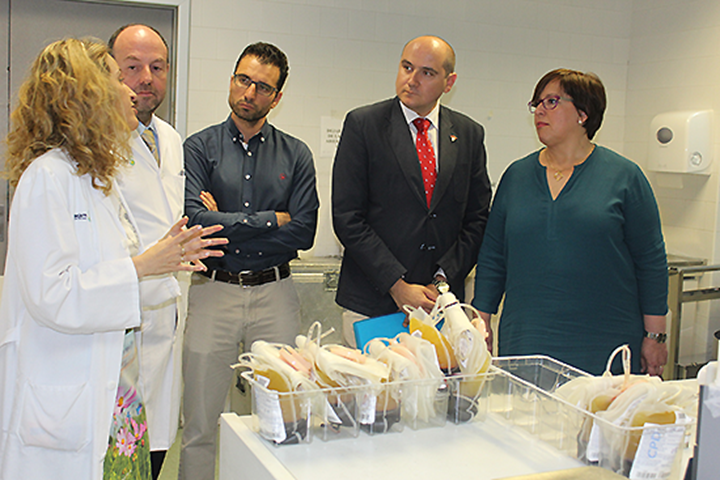 La delegada del gobierno regional en la provincia de Ciudad real Carmen teresa Olmedo, ha visitado el Centro de Transfusiones del Hospital de Ciudad Real