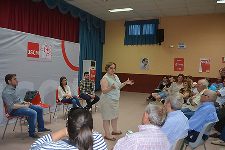 La candidata socialista al Congreso por la provincia de Toledo, Guadalupe Martín, en un acto electoral en Malpica del tajo