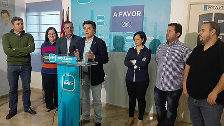 El candidato del PP de Ciudad Real al Congreso de los Diputados José Alberto Martín-Toledano, ha ofrecido hoy una rueda de prensa en Daimiel