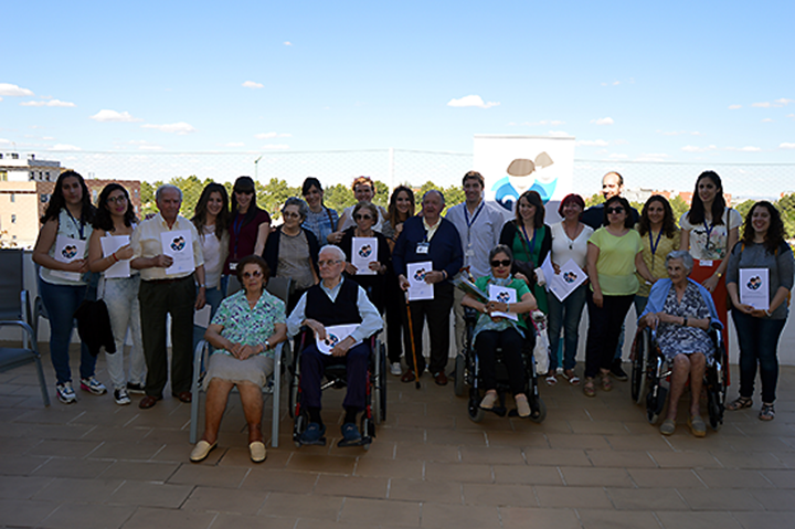Participantes en el programa "Adopta un abuelo"