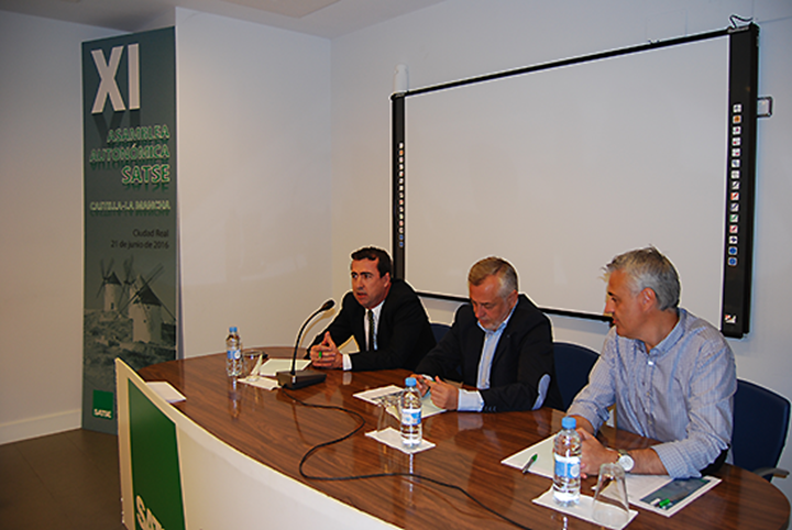 De izquierda a derecha, Juan Francisco Ruiz, secretario general SATSE Castilla-La Mancha; Víctor Aznar, presidente estatal del Sindicato de Enfermería y Ángel García, secretario de Organización de SATSE Castilla-La Mancha