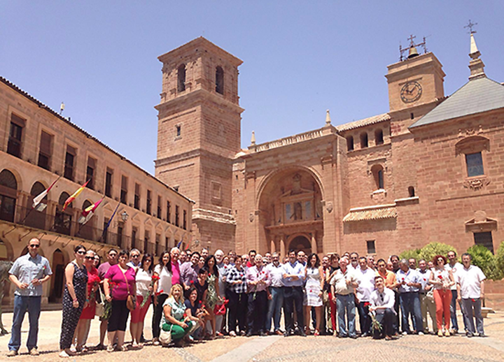 Imagen grupal de responsables y militantes del PSOE de Ciudad real en Villanueva de los Infantes