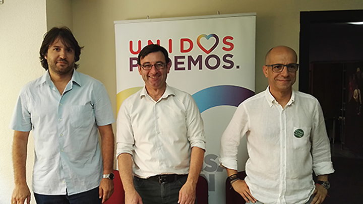 &middot; El coordinador regional de IU Castilla-La Mancha, Daniel Mart&iacute;nez S&aacute;ez, acompa&ntilde;ado por Joaqu&iacute;n Belmonte, coordinador local de IU Albacete y Javier S&aacute;nchez, candidato al Congreso de Unidos Podemos, han valorado los resultados de las elecciones del pasado domingo