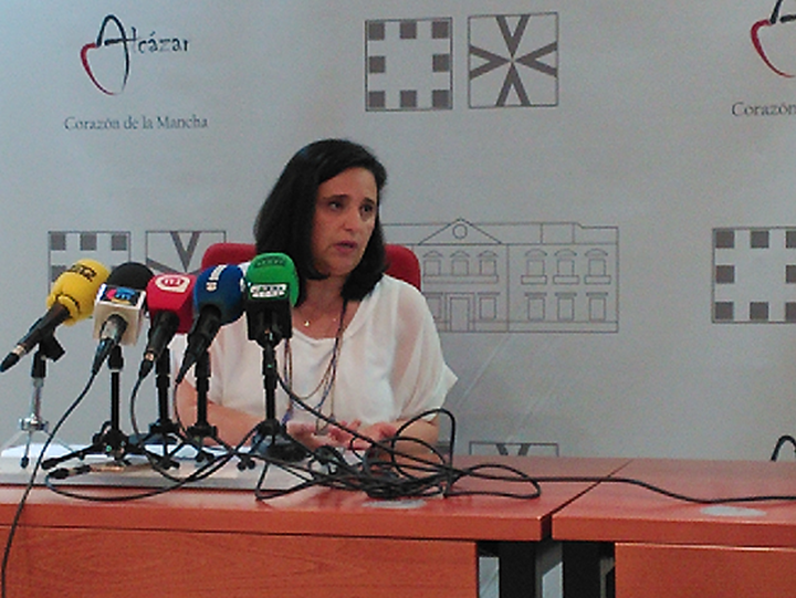 La teniente de Alcalde, Rosa Idalia Cruz Campo, informó de los acuerdos adoptados en la Junta de Gobierno Local