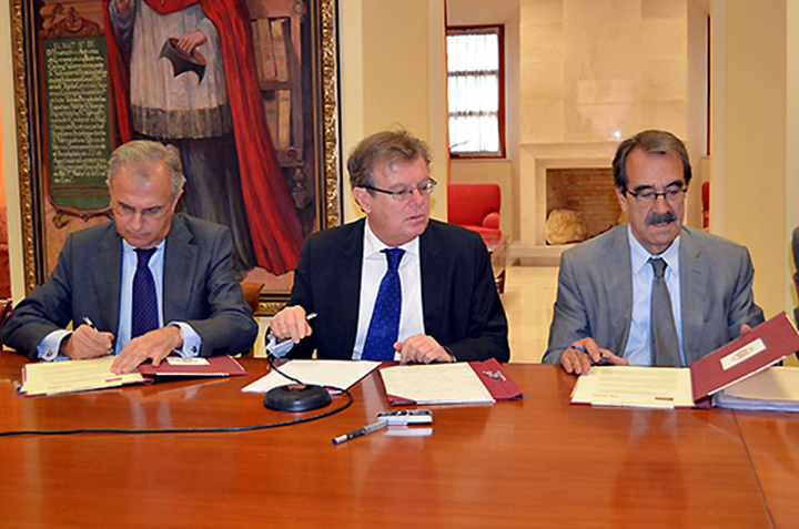 De izquierda a derecha Ignacio Egea, Miguel Ángel Collado y Emulio Otiveros