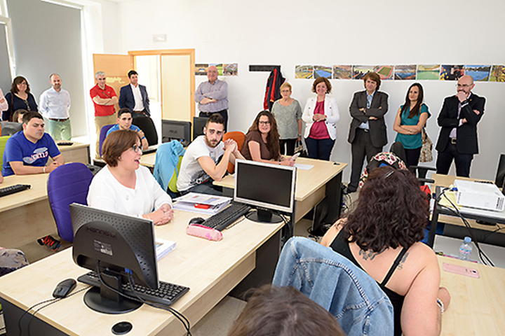 Carmen Teresa olmedo visito a los alumnos de un curso para la obtención del certificado de profesionalidad