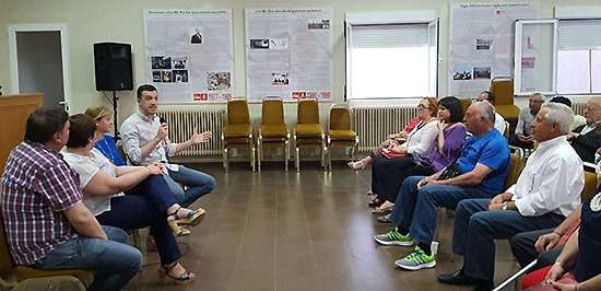 El n&uacute;mero tres del PSOE al Senado por la provincia de Ciudad Real, Luis Rubio, en una asamblea celebrada en Campo de Criptana