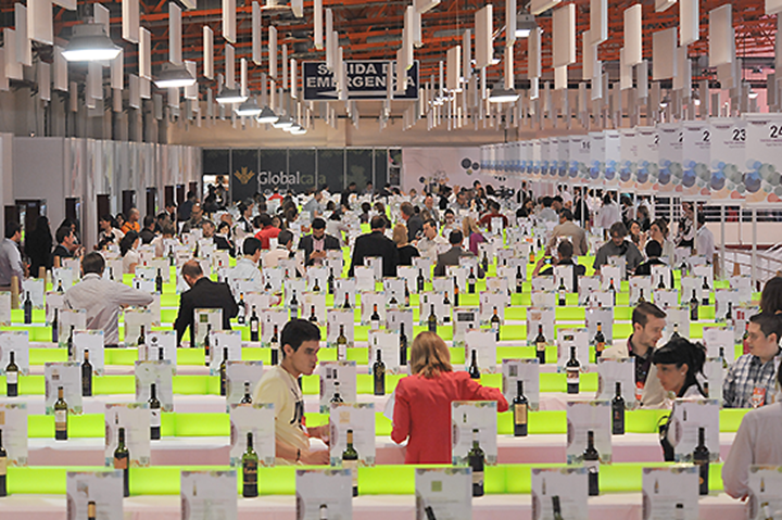 Muestras de diferentes vinos en FENAVIN