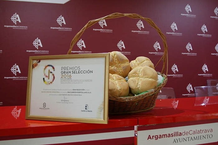 0 Argamasilla de Calatrava lleva su pan de cruz a toda España de la mano de Pan Carrión