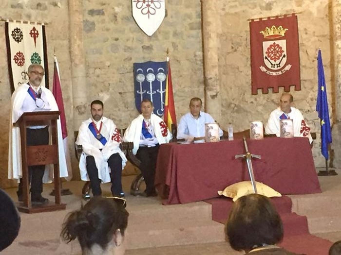 0 El alcalde de Aldea del Rey Luis María Sánchez Ciudad junto al autor e invitados