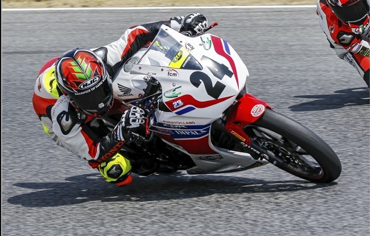 Puertollano en el circuito de Montmeló con el piloto Quique López