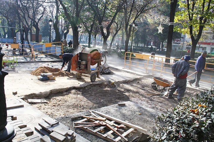 El Ayuntamiento de Puertollano invertir&aacute; 8.113 euros en renovar el solado de parques infantiles y 7.441 en nuevos bancos