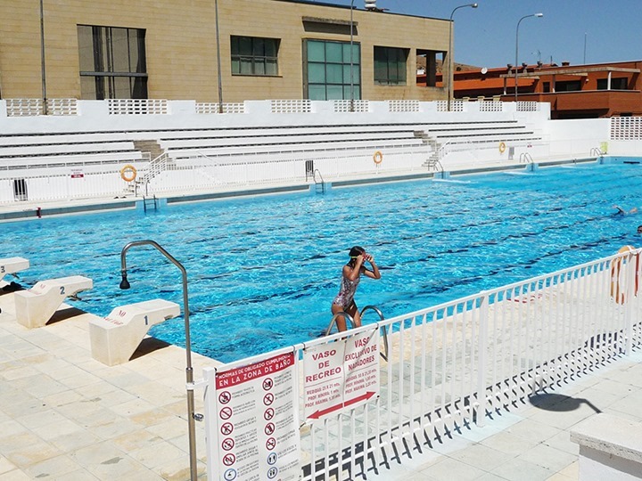 Quinientas inscripciones en los cursos de verano de natación y tenis del Patronato de Deportes de Puertollano