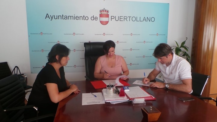 El Ayuntamiento de Puertollano y la Asociación Coros y Danzas Fuente Agria firman un nuevo convenio de colaboración