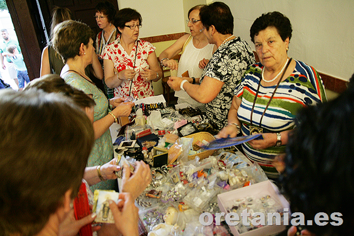 La Hermandad volvió a ofrecer numerosos objetos y recuerdos de la patrona.
