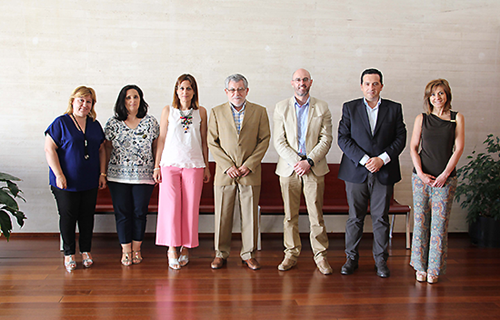 Representantes de los municipios integrados en la Ruta “País del Quijote” han mantenido un encuentro con el gobierno regional