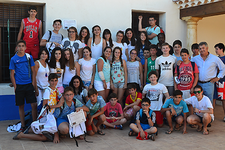 Foto de grupo durante la clausura del campamento