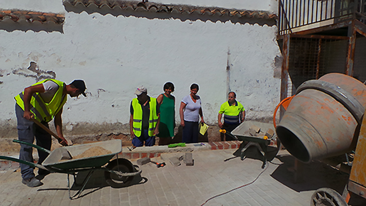 La alcaldesa de Puertollano, Mayte fernández, ha visitado las obras