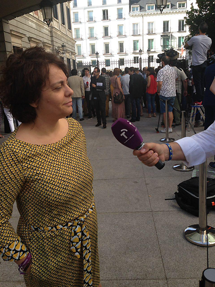 La diputada Gloria Elizo, en declaraciones a medios de comunicación antes de entrar al congreso