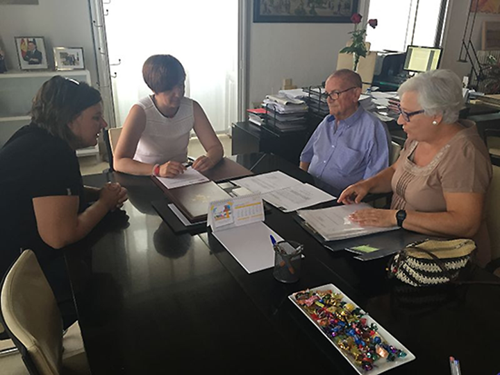 La alcaldesa de Alcázar de San Juan, Rosa Melchor ha firmado el convenio de colaboración