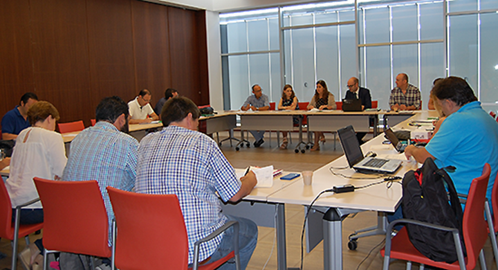 La directora gerente del SESCAM, Regina Leal, se ha reunido con miembros de la Mesa Sectorial de las Instituciones Sanitarias del Servicio de Salud de Castilla-La Mancha