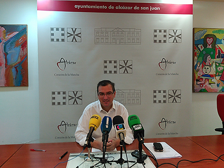 El concejal portavoz del equipo de gobierno, Ángel Rubén Arias ha valorado el pleno extraordinario celebrado ayer por la corporación municipal