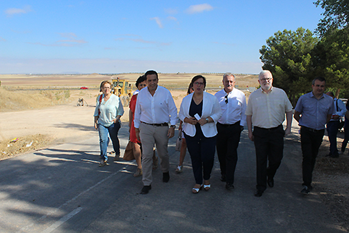 La delegada de la Junta de Comunidades de Castilla-La Mancha en Ciudad Real, Carmen Teresa Olmedo, y el director provincial de Fomento, Casto Sánchez, han visitado las obras 