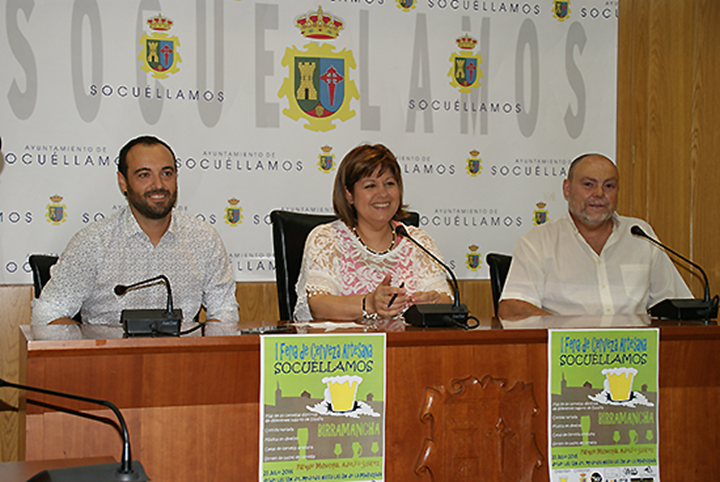 La concejal de Desarrollo Empresarial, Mar Delgado, acompañada de los organozadores de la feria han presentado el evento