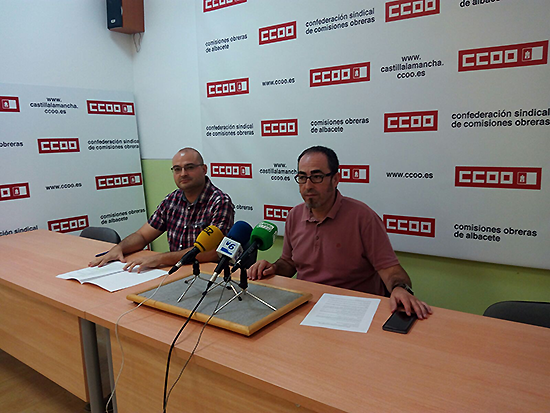 El secretario general de CCOO-Albacete, Paco de la Rosa, y el responsable de Acción Sindical, Juan José Jiménez, han informado de la negociación colectiva en Albacete