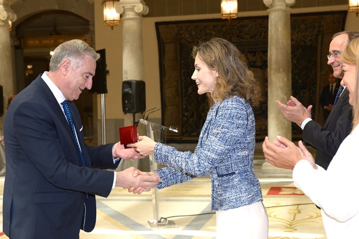 La Reina y el alcalde de Almodóvar del Campo.