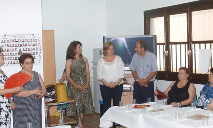 La directora general de Programas de Empleo, Elena Carrasco, ha visitado la localidad de Povedilla